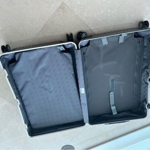 Rimowa Limbo Multiwheel Electronic Tag-Luggage